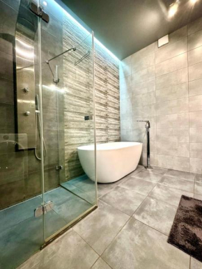 ApartPoltava Дизайнерська студія в ЕЛІТНІЙ новобудові розкішна ВАННА, Сонячний па��к